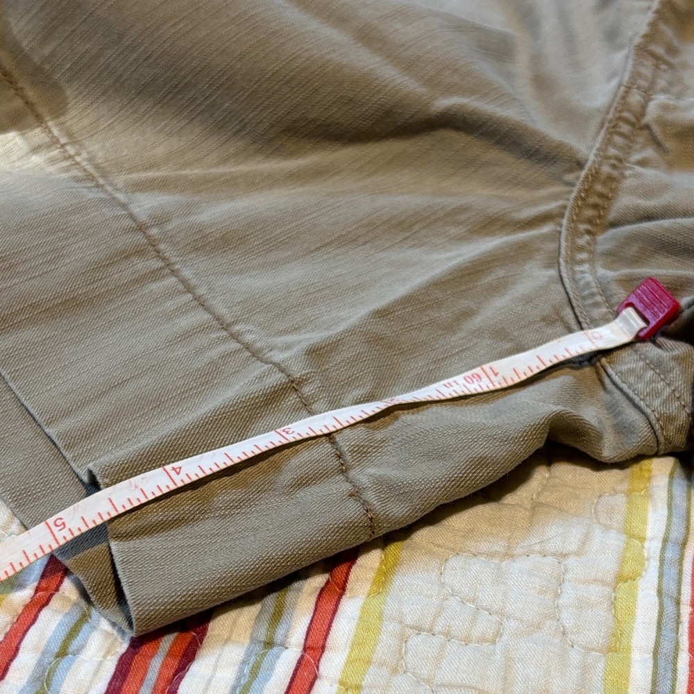Levi's Women's Tan Cargo Shorts - Picture 11 of 12